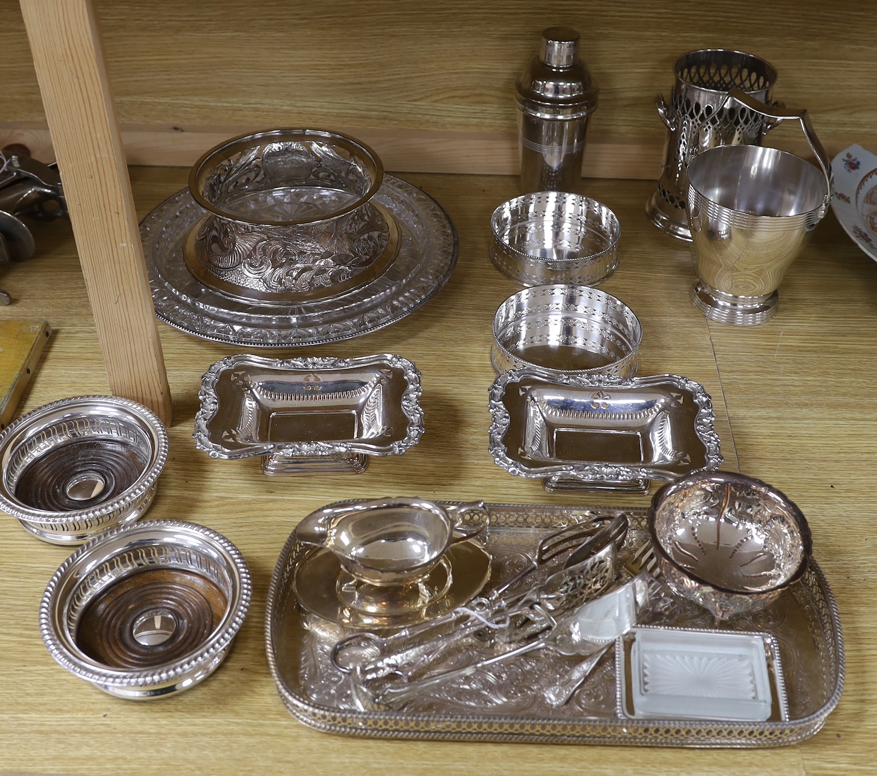 A quantity of mixed silver plate